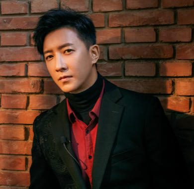 红slay！韩庚《时尚大师》解“赤”时代风采  国风手势舞诉爱国心