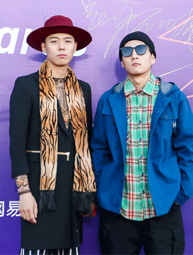 <b>正青春，正流行 | Click#15获2019网易娱乐盛典“年度最受欢迎乐队”</b>