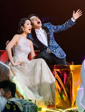 <b>王祖蓝李亚男双十一晚会首演新歌《爱你的方式》</b>