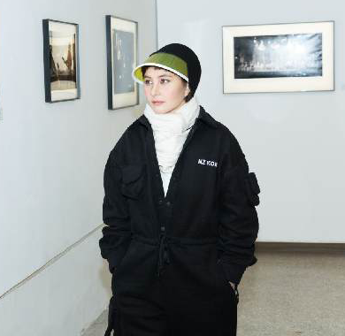 何超仪跨界首任策展人 将摇摆伦敦的印记带到北京