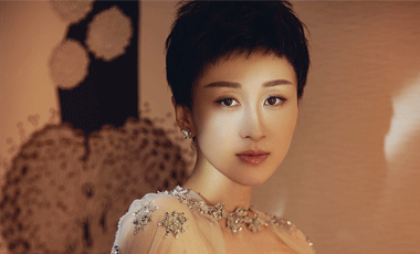 <b>练练再登芭莎慈善夜 坚持公益行动树立爱心榜样</b>