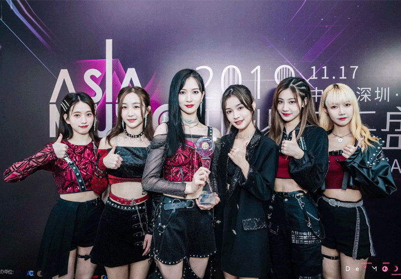 SNH48_DEMOON出席亚洲音乐盛典 荣获年度荣誉新人女子组合奖