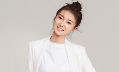 <b>张苡宁写真大片曝光  笑容灿烂活泼俏皮</b>