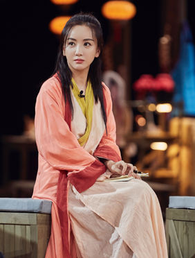 <b>杨蓉《明星大侦探》化身蓉紫霞 重现大话西游获好评</b>