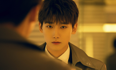 <b>邢昭林银色风衣显硬朗气质 获年度上升男演员稳健前行</b>