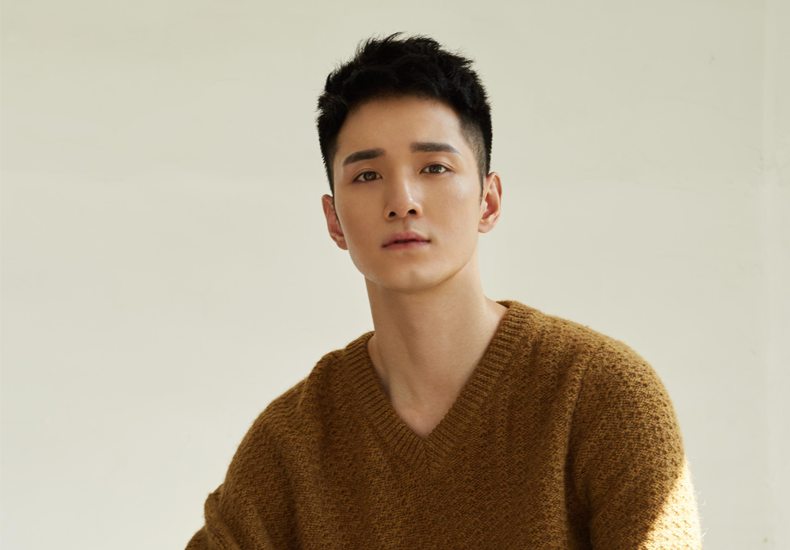 何奉天曝光写真大片 解锁深秋暖男穿搭