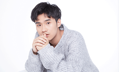 <b>王璨写真大片曝光 简单从容沉淀于角色与自我之间</b>