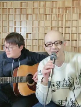 <b>平安线上音乐节不插电飙歌 走心暖聊默默捐赠获好评</b>