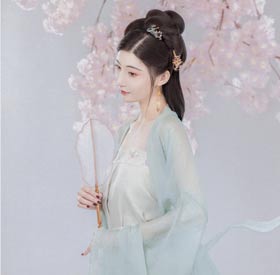 <b>予辰最新古风写真曝光  优雅清新宛如画中人 </b>