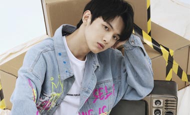 <b>叶盛佳王影璐春日写真 玩转色彩展现活力青春</b>