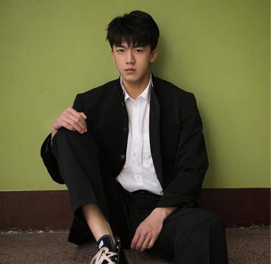 <b>《我成了他的班主任》近日开播 南艺校草卢东旭个性上演逆袭之路</b>