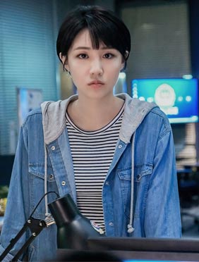 <b>探案网剧《凶案现场》首播 李欣燃飒爽女警眼神有戏</b>