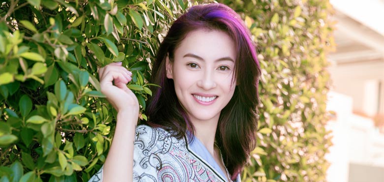 张柏芝晒库存美照盼复工 穿印花长裙笑容明媚气质佳