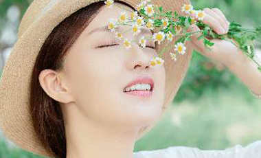 <b>傅晶立夏节气写真 淡雅如菊尽显初夏活力</b>