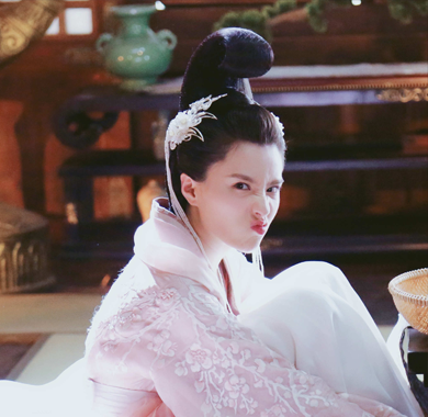 <b>鲍天琦《月上重火》成“工具人” 陷入亲情爱情两难</b>