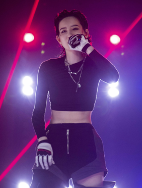 <b>《乘风破浪的姐姐》李斯丹妮首秀第三名 获张雨绮惊呼宁静力赞</b>