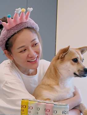 <b>陈乔恩和男友甜蜜“撒狗粮”  小鬼自我陶醉封闭创作</b>