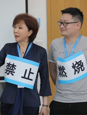 《花样实习生》蔡明吕良