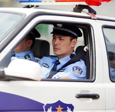 《穿越火线》开播 邵兵公