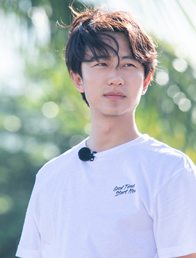 <b>《夏日冲浪店》黄轩遇阿姨团成店内“吉祥物”    诗朗诵敞开心扉</b>