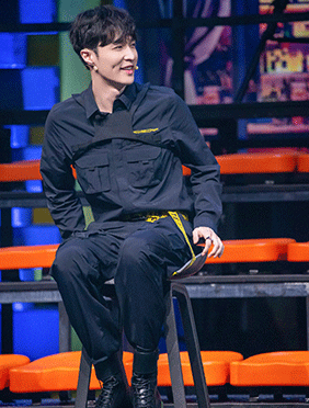 <b>张艺兴“核兴舞器”战队首秀惊艳 推广国风舞蹈直呼“太岛了”</b>