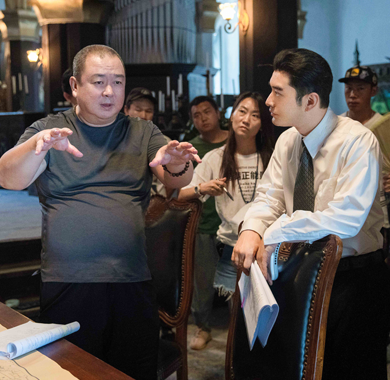 <b>电视剧《光荣与梦想》探班  黄晓明倾情出演引期待</b>