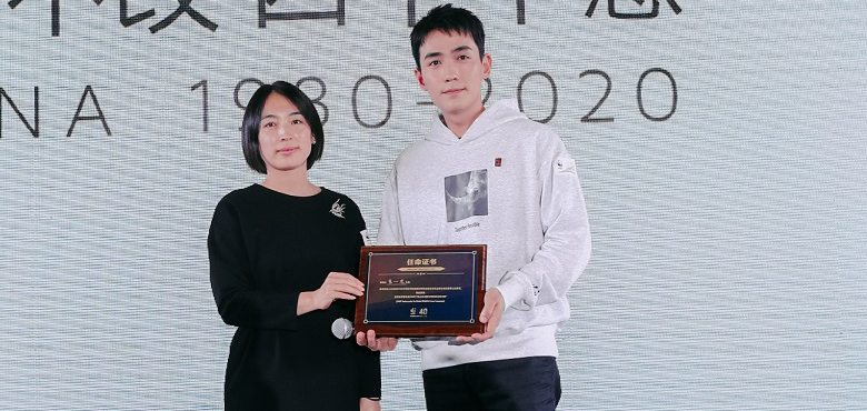 朱一龙出席WWF40周年活动 现场获颁新一年