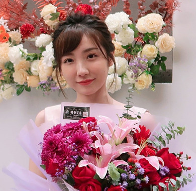 <b>《贺先生的恋恋不忘》顺利杀青  “绝世闺蜜”詹子潼再现甜美笑容杀</b>