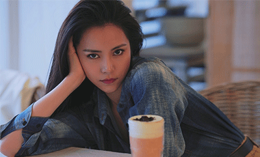 演员田蕾希晒生活照分享 又飒又美尽显时