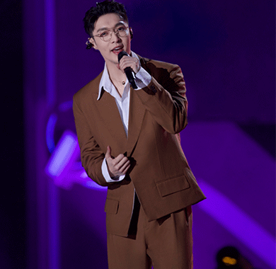 张艺兴跨年燃爆舞台 巨龙特效再现酷炫表演