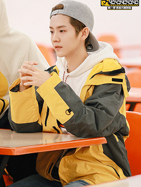 <b>《哈哈哈哈哈》邓超重庆开出租忘打表 鹿晗送外卖被退单？</b>