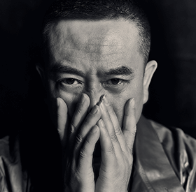 张嘉益写真大片曝光 故事