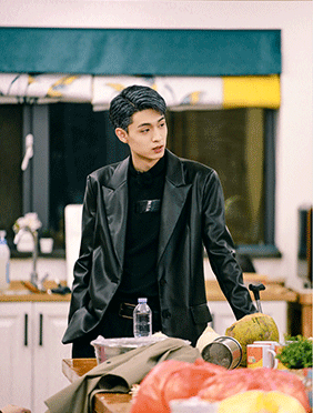 <b>《美味夜行侠》尹正秦霄贤孟鹤堂周九良穿cos服营业，戏精附体令人捧腹</b>