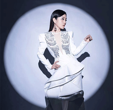 杨钰莹时光从来不败美人，永远优雅的白