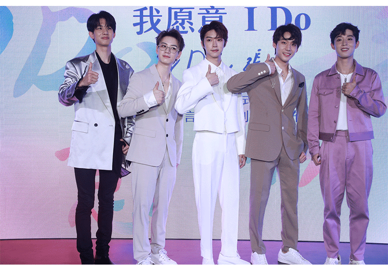 创造营学员艺术展合体 人气火爆承包热搜