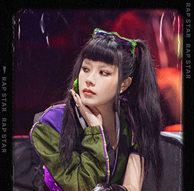 朱婧汐首发打卡YSL无界空间 燃酷电音颠覆未来之美