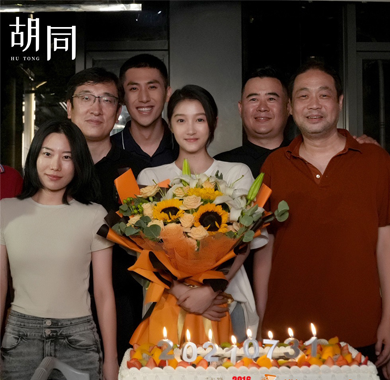 品质大剧《胡同》杀青 青