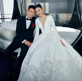 纪焕博王诗晴完婚 刘德华手写贺卡送祝福