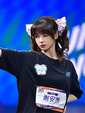 甜美萌妹变身运动“魔王