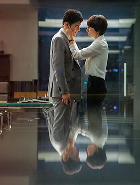 《玫瑰之战》《中餐厅6》连夺收视第一 黄晓明受观众肯定