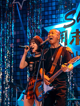 周晓鸥&佐藤丽新歌《闪