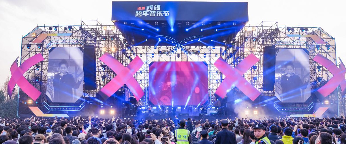 随着夏日的脚步悄然临近，音乐的热情也在诸暨市上空逐渐升腾。由诸暨市文化文旅集团主办、万物新声策划、柏菲特文化承