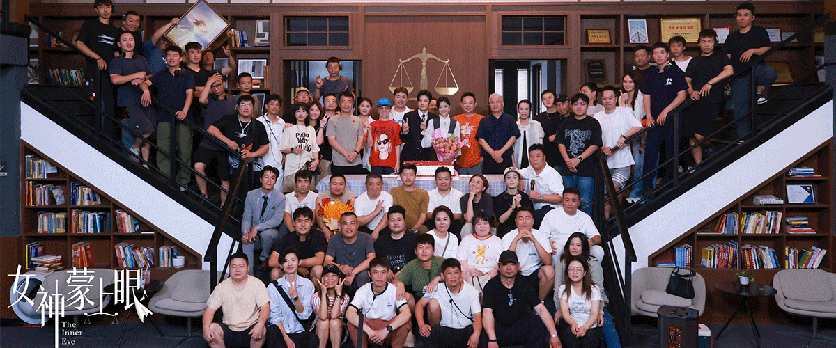 由湖南卫视、芒果TV出品，麦乐乐影视文化有限公司联合摄制的，由周恩担任总制片人，总编剧、总制片人及艺术总监梁振华