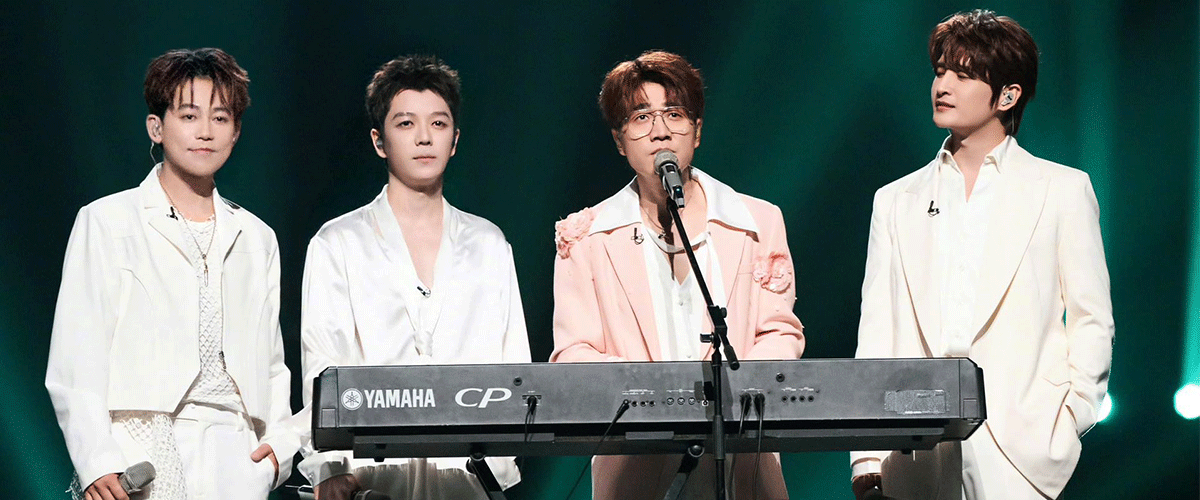 近日，由芒果TV推出的全景音乐竞演综艺《披荆斩棘2025》迎来总决赛录制。苏醒所带领的快乐老咖队表现亮眼，最终斩获X-