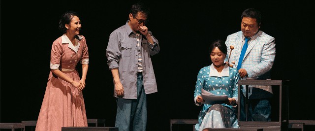 这是一部近年来中国话剧舞台推出的，具有强烈批判色彩、直击观众心灵的话剧作品。不过它不是通过激烈的戏剧形式和人物