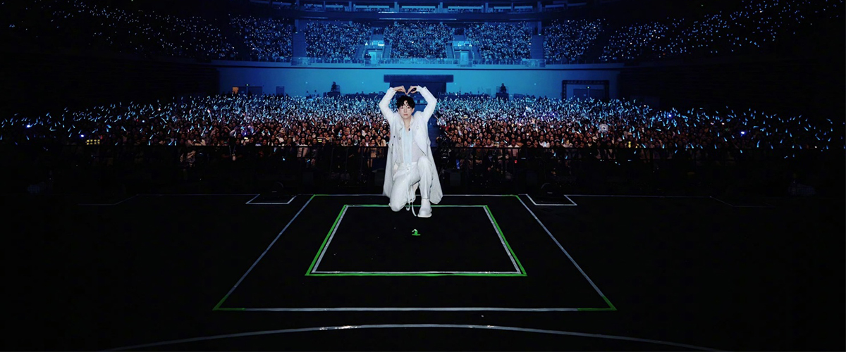 10月25日，胡夏那些年时光放映厅巡回演唱会在绍兴诸暨西施篮球中心温情开唱。本站演出延续了时光放映厅的独特概念，胡