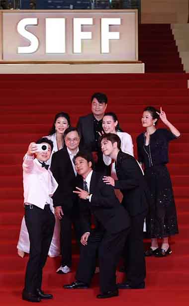 电影《纸盒藏迷》张颂文演技入魂 荣获金爵奖最佳男演员