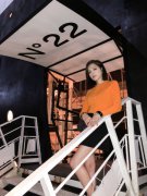 许玮甯出席品牌发布会  橙黑搭配尽显时尚魅