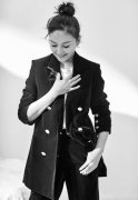 戴娇倩曝质感西服写真 甜美丸子头靓出新高度