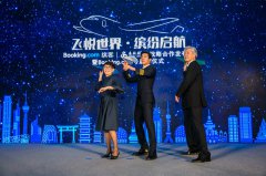 李治廷圆机长梦 制服墨镜体验飞机驾驶